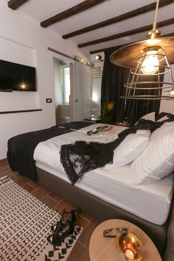 Luxury Rooms Dino Split Exterior photo